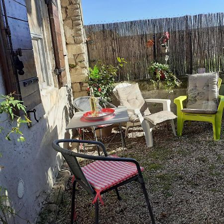 Petite Maison Dans La Campagne A 10 Mn A Pied Du Centre Ville Arles Ngoại thất bức ảnh