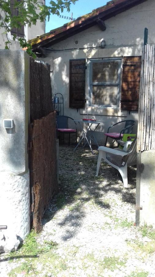 Petite Maison Dans La Campagne A 10 Mn A Pied Du Centre Ville Arles Ngoại thất bức ảnh