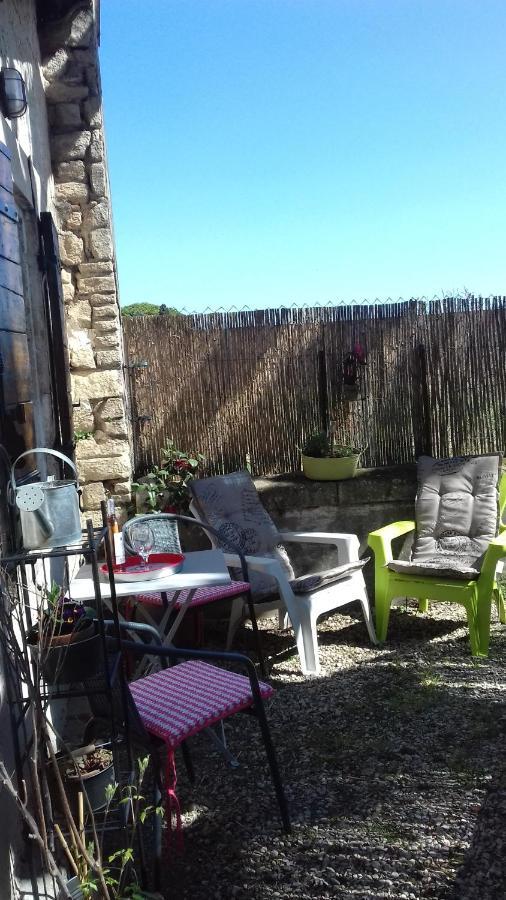 Petite Maison Dans La Campagne A 10 Mn A Pied Du Centre Ville Arles Ngoại thất bức ảnh