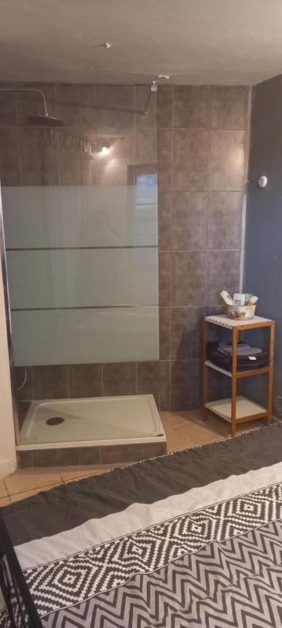 Petite Maison Dans La Campagne A 10 Mn A Pied Du Centre Ville Arles Ngoại thất bức ảnh